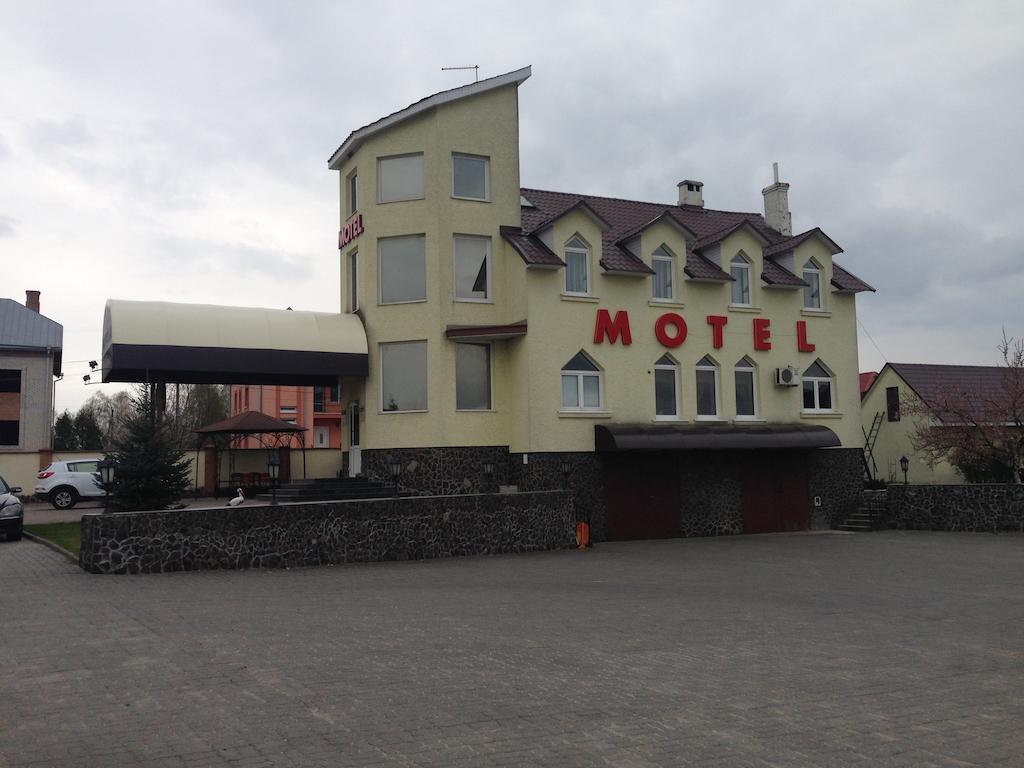 Formula Plus Motel Lutsk Exterior photo